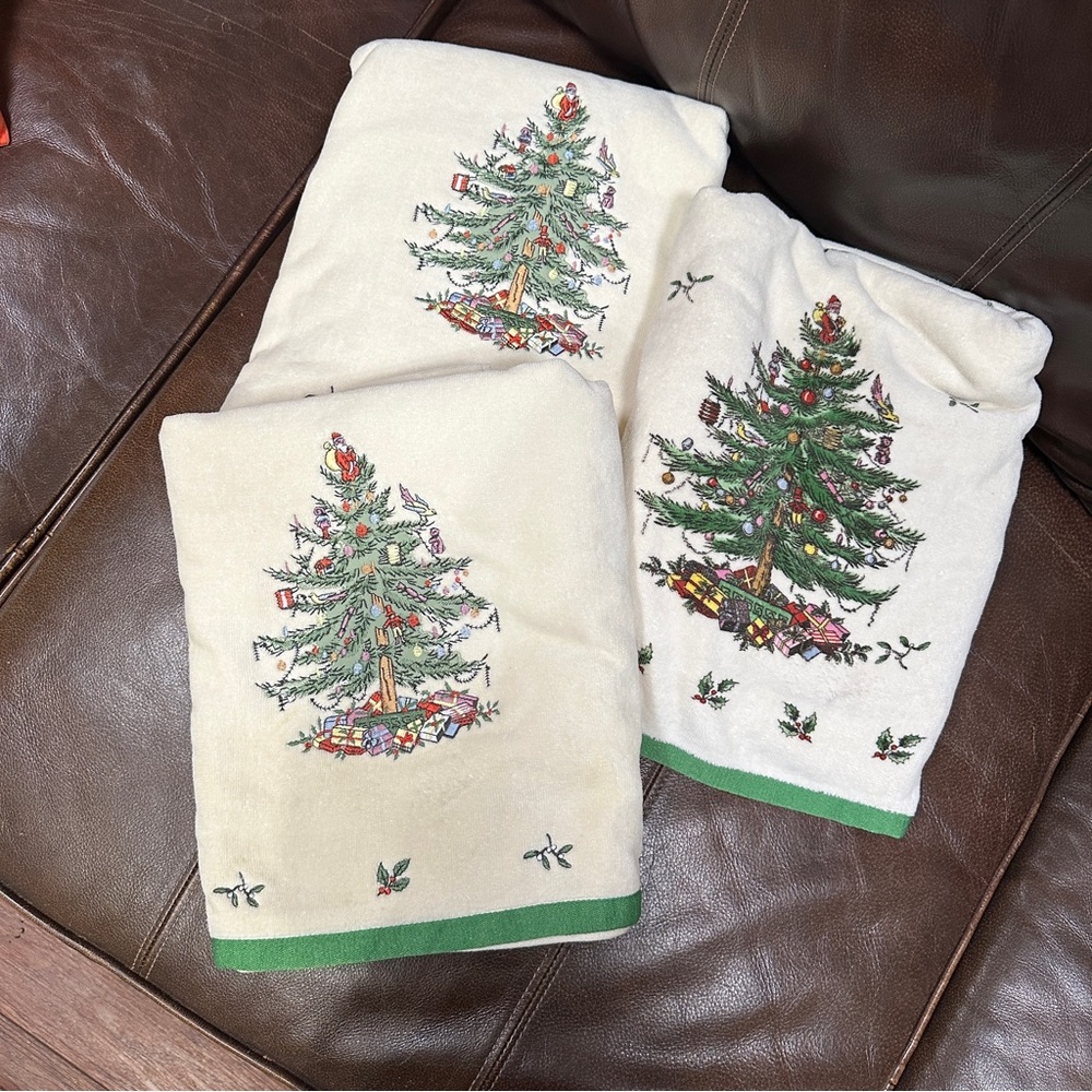 Spode Bath Towel with Green Trim and Christmas‎ Tree Set Of 3